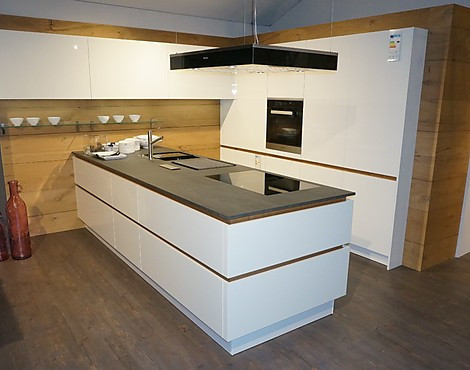 moderne Hochglanzküche mit großer Insel - Perfect Sense