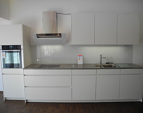 Edle grifflose Küche, Weiß Mattlack in klarem Design - 413 Classic-FS-Avance 120 Firn