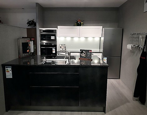 Moderne Küche in zeitlosen Trendfarben - Base/Ergo