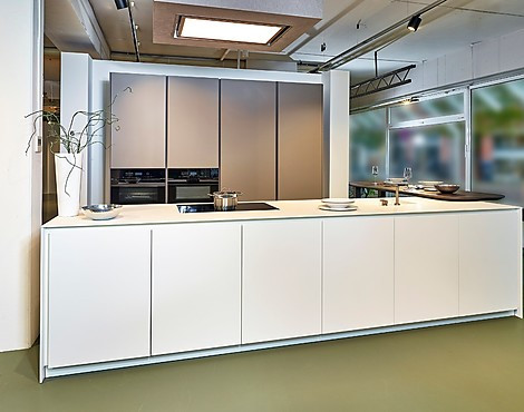 Italienische Designküche in Talkumweiss und Pulvergrau - Zampieri Axis (Koje 6 KH)