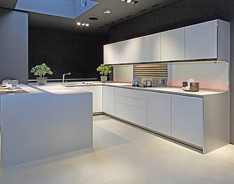 ERNEUT REDUZIERT: Moderne Designküche - S1 Weiß Mattlack (L07)
