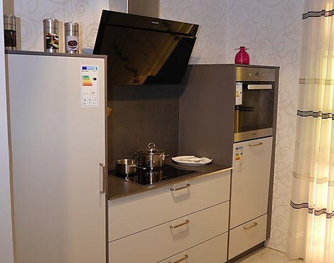 klassische Mattlack-Küche mit 2 Zeilen - AV 6000
