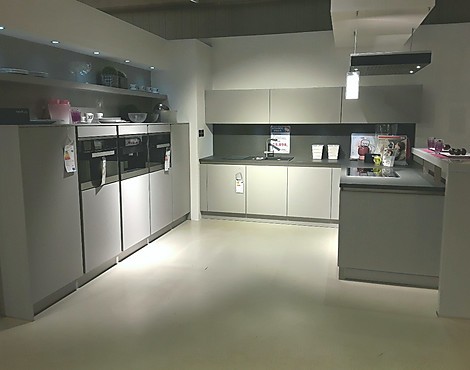 Grifflose Designküche mit Miele Elektrogeräten - NL502