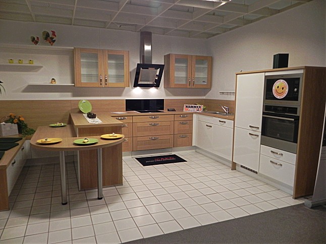 Nobilia-Musterküche moderne Landhausküche mit Echtholz ...