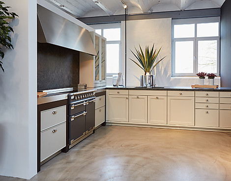 ländliches Flair mit moderner Technik - „BeauxArts“ SE2002BS-BA in amaranthgrün matt (KE15)