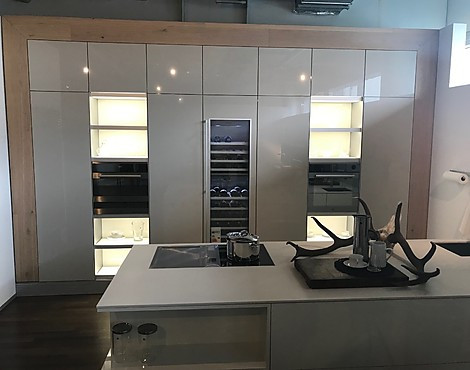 Poggenpohl -Eine besondere Küche der Extraklasse! - Poggenpohl-Reduziertes Design kombiniert mit edlen Materialien!