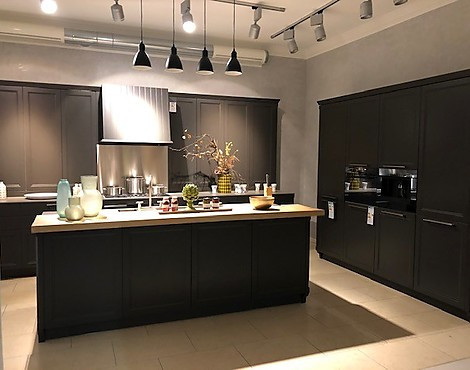 Attraktive Landhausküche - L 59 Mikrostrukturlack mit Individueller Farbgestaltung