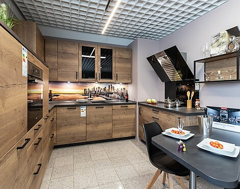 Ausstellungsküche mit Miele Ausstattung, Sitzgelegenheit - Koje 9 Nobilia Structura Eiche Havanna