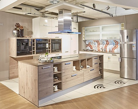 Moderne Einbauküche mit Silestone-Arbeitsplatte - Modell Susann