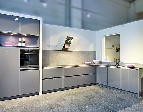 Moderne L-Küche in Achatgrau mit Miele Geräte - UGL (Koje 114 KL)