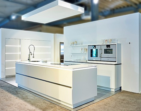 Moderne Inselküche in Weiß - Verona Canto (Koje 9 KL)
