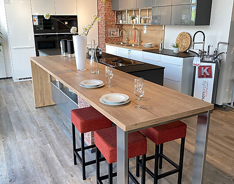 Koje 1 Nobilia Lux Lack mit AEG Geräten - Lux Lack