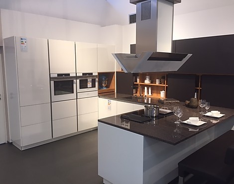 Glas trifft Holz und Leder - Vigo Glas weiss glänzend, grifflos,