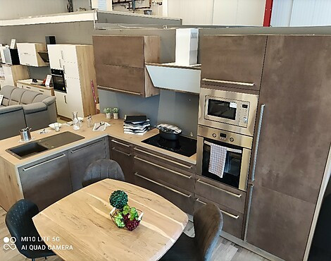 Artego Delta Winkelküche mit kleiner Esstheke (B) 361 cm x (H) 223 cm x (T) 188,5 cm Steineiche / Oxyd Kupferbronze - Artego Delta Winkelküche mit kleiner Esstheke