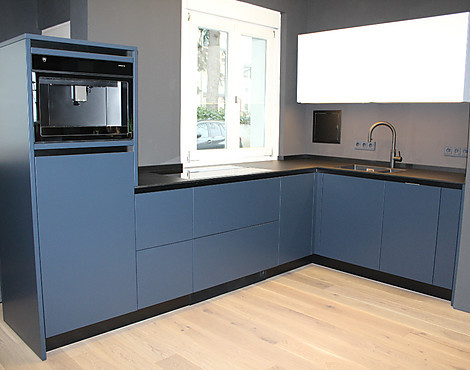 Design L-Küche in Lack dunkelblau mit V-Zug - Gaggenau - Novy - Liebherr - MDB