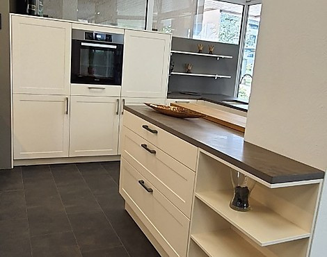 Moderne Landhausküche - CAREE FS mognolia mit WENGE NATURSTEIN ARBEITSPLATTE