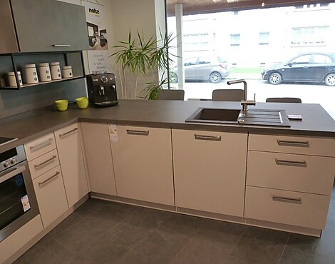 Nolte Design-Küche in Zement/Sahara - Nolte Lux / Portland
