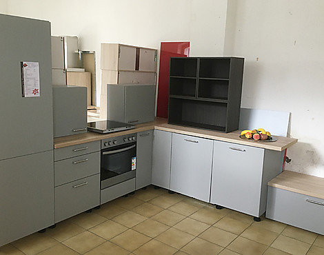Schöne Austellunsküche in Arktisgrau / Mattlack /von