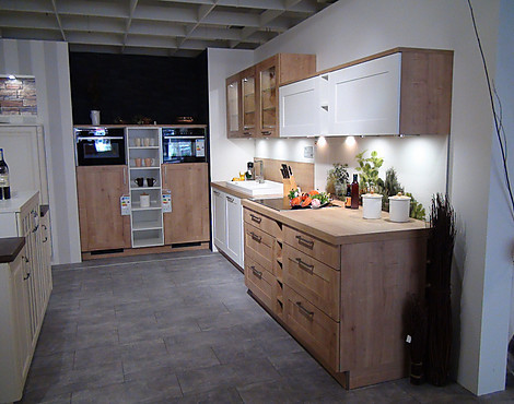 Landhausküche Vienna Chalet-Eiche NB mit weiß. - Vienna