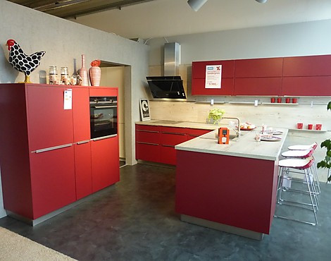 Markenküche in Trendfarbe - Küche 55.100 in L370 Burgund-Satin