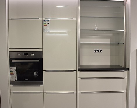 Moderne, zeitlose Hochschrankzeile mit Glasjalousieschrank in weiß - Gala/Fino Hochglanzlack