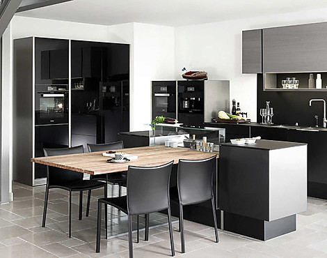 Schwarz Mattlack F.A. Porsche - Musterküche Porsche Design 7350