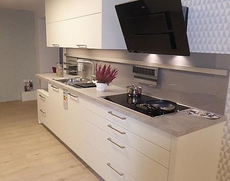 Modern und geräumig - A456 / AV 2035 weiß Mattlack