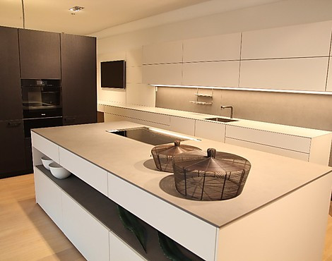 Grifflose Designküche mit mechanischem Öffnungssystem Steindesignarbeitsplatte und Corianarbeitsplatte - SE8008-LS sterlinggrau Lack samtmatt