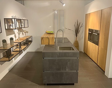 Grifflose Designer Küche - Designer Küche Spachtelbeton-Dekor kombinert mit Holz-Dekor