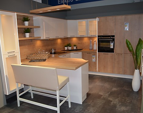 Moderne U-Küche mit Hochglanz-Holzfrontenmix - 312 Focus in 462 Lack, Magnolia Hochglanz und 698 Eiche Provence NB