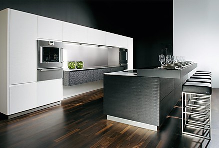 Exklusive Luxusküche mit Kochinsel und Theke Exklusive Luxusküche mit Kochinsel und Theke