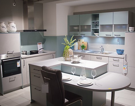 Moderne Einbauküche im Trendfarbton Schiefer Nachbildung Steingrau, mit Farbakzenten in Aqua - Stone Art in Schiefer Nachbildung und Steingrau und Aqua