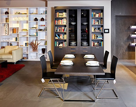 Tisch - mit Chrom Kufen Holzart Ebrano Argento