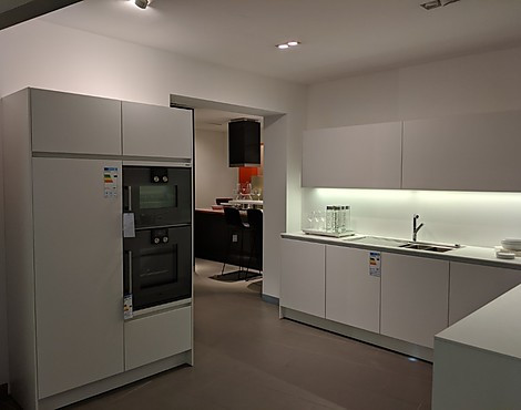 grifflose Küche mit hochwertigen Gaggenau Geräten - S2-K