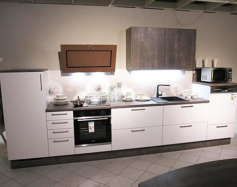moderne Küchenzeile - Loft C258 Polarweiß Softlack / Meteor GL G255 Oxid