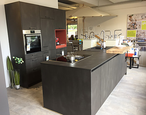 Moderne Kücheninsel mit Hochschrank - Targa