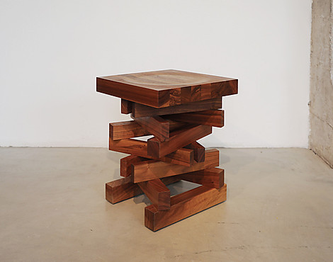 Designer Massivholzhocker - Faló small - Nussbaum