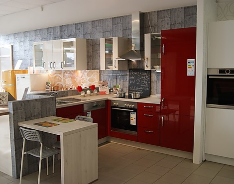 kleine moderne L-Küche - Flash Rot Hochglanz Lack/Absetzung Pinie Montana