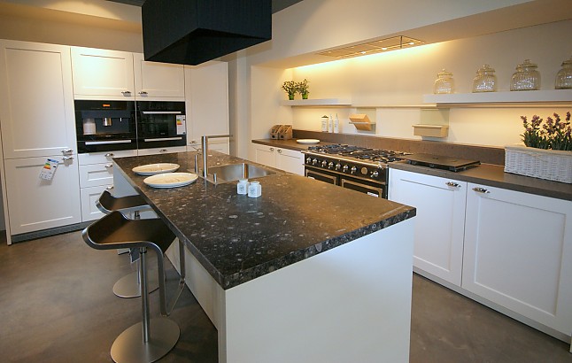 {Moderne landhausküche siematic
42} SieMatic-Musterküche Exklusive Landhausküche: Ausstellungsküche in ... | {Moderne landhausküche siematic
42}