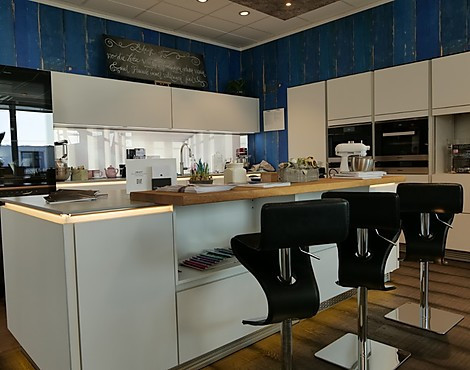 Vorführküche Grifflos Y-Line mit Flagship Miele Geräten Luxus Pur - Y-AS/Y-OS