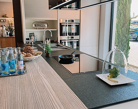 Moderne Küche mit Theke - Siena Xtreme weiß