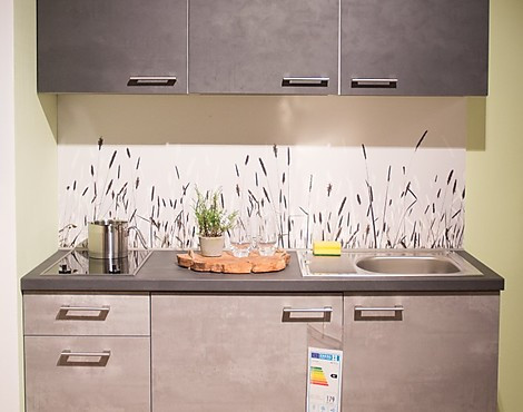 Single-Küche in aktuellem Beton-Look - PN 100 in Beton-Nachbildung Perlgrau