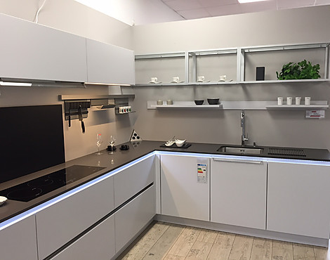klare, moderne L-Küche mit Quarzstein Arbeitsplatte; inkl. Dunstabzug, Kochfeld & Spüle (Kj6) - I P10CP -Koffertür-