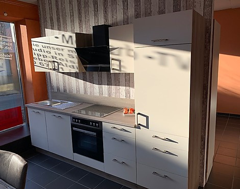 Moderne Küchenzeile mit Nischenrückwand - Moderne III