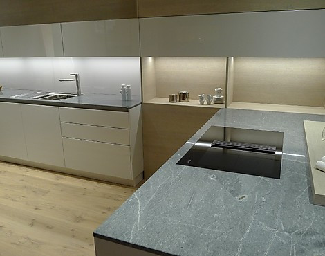 Traum in Hochglanzlack Achatweiß - OPAL GL Blackline