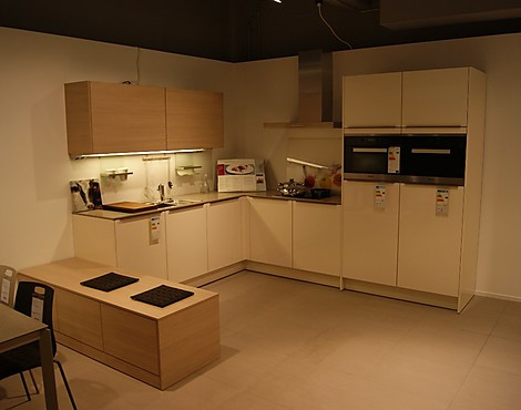 Moderne Lackküche mit filigraner 1cm Stein-Degin Arbeitsplatte - SE 5005 L