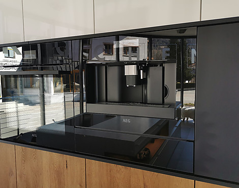 *** AEG Kaffeevollautomat mit Cappuccino-Funktion ProBlack *** - KKE 884500 B