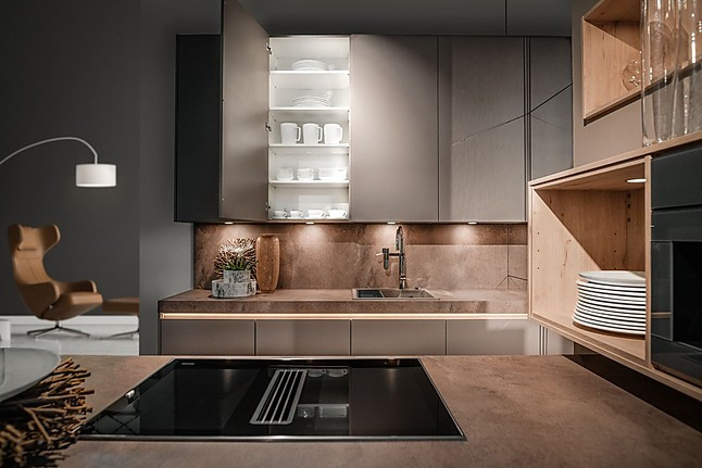 Brigitte-Musterküche Grifflosküche Mattlack mit HighEnd Miele Geräte M