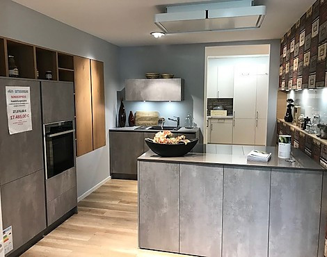 Grifflose Spachtelbeton perlgrau Küche abgesetzt mit Wildeiche hell - AV1070- GL Spachtelbeton perlgrau/AV 5082-GL Wildeiche hell