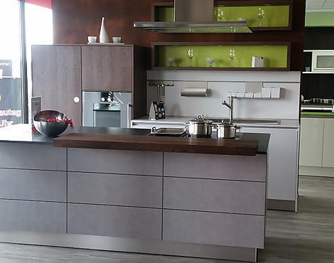 Kristallgrau Echtlack Hochglanz + Beton dunkelgrau + Mooreiche - Designküche mit hochwertiger Technik